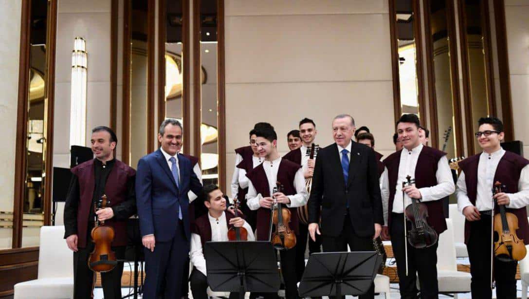 Cumhurbaşkanımız Sayın Recep Tayyip Erdoğan Ve Millî Eğitim Bakanımız Sayın Bakanımız Mahmut Özer, Öğretmen Ve Eğitim Yöneticileriyle İftarda Bir Araya Geldi
