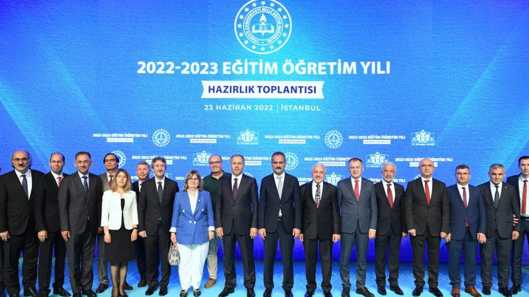 Millî Eğitim Bakanımız  Sayın Mahmut Özer 2022-2023 Eğitim Öğretim Yılı Hazırlıkları Kapsamında  İstanbul'da Okul Müdürleriyle Bir Araya Geldi
