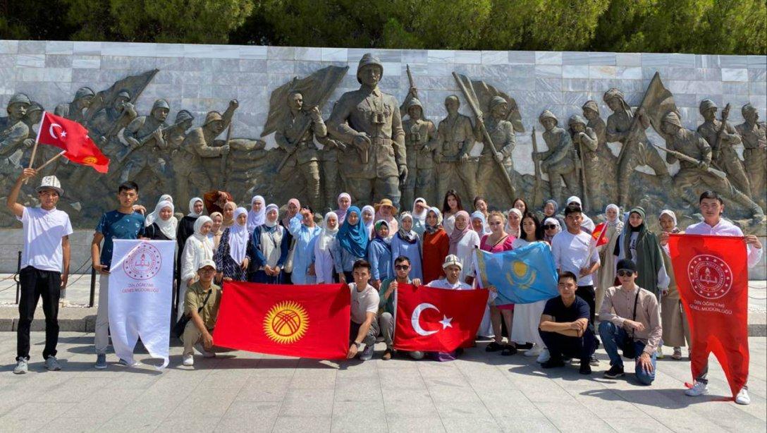 Kırgızistan ve Kazakistan'dan Gelen Öğrencilere Yönelik 