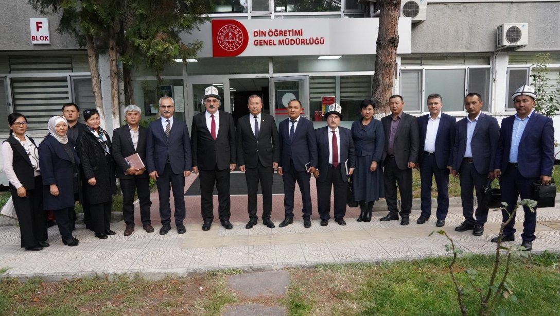 Genel Müdür Gül, Kırgızistan Batken Devlet Üniversitesi Rektörü Gyızov ve Beraberindeki Heyeti Genel Müdürlüğümüzde Ağırladı