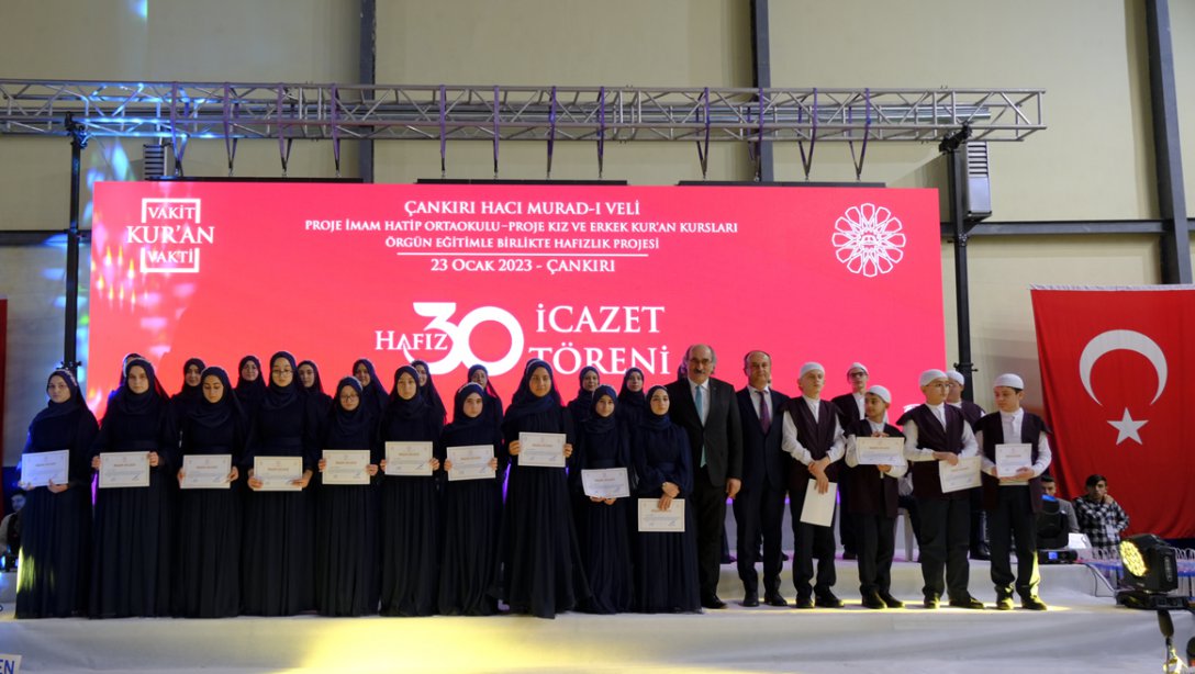 Genel Müdürümüz Mehmet Nezir Gül'ün Katılımıyla Çankırı'da  Örgün Eğitimle Birlikte Hafızlık Projesi Kapsamında İcazet Töreni Gerçekleştirildi