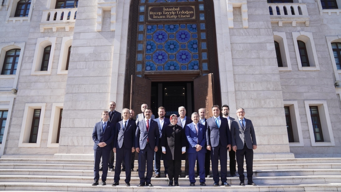 Bakan Yardımcımız Celile Eren Ökten ve Genel Müdürümüz Ahmet İşleyen'den İstanbul'daki İmam Hatip Liselerine Ziyaret